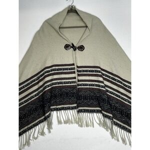 QUAGGA Accessories Women's Cream Tassel Toggle Shawl Wrap